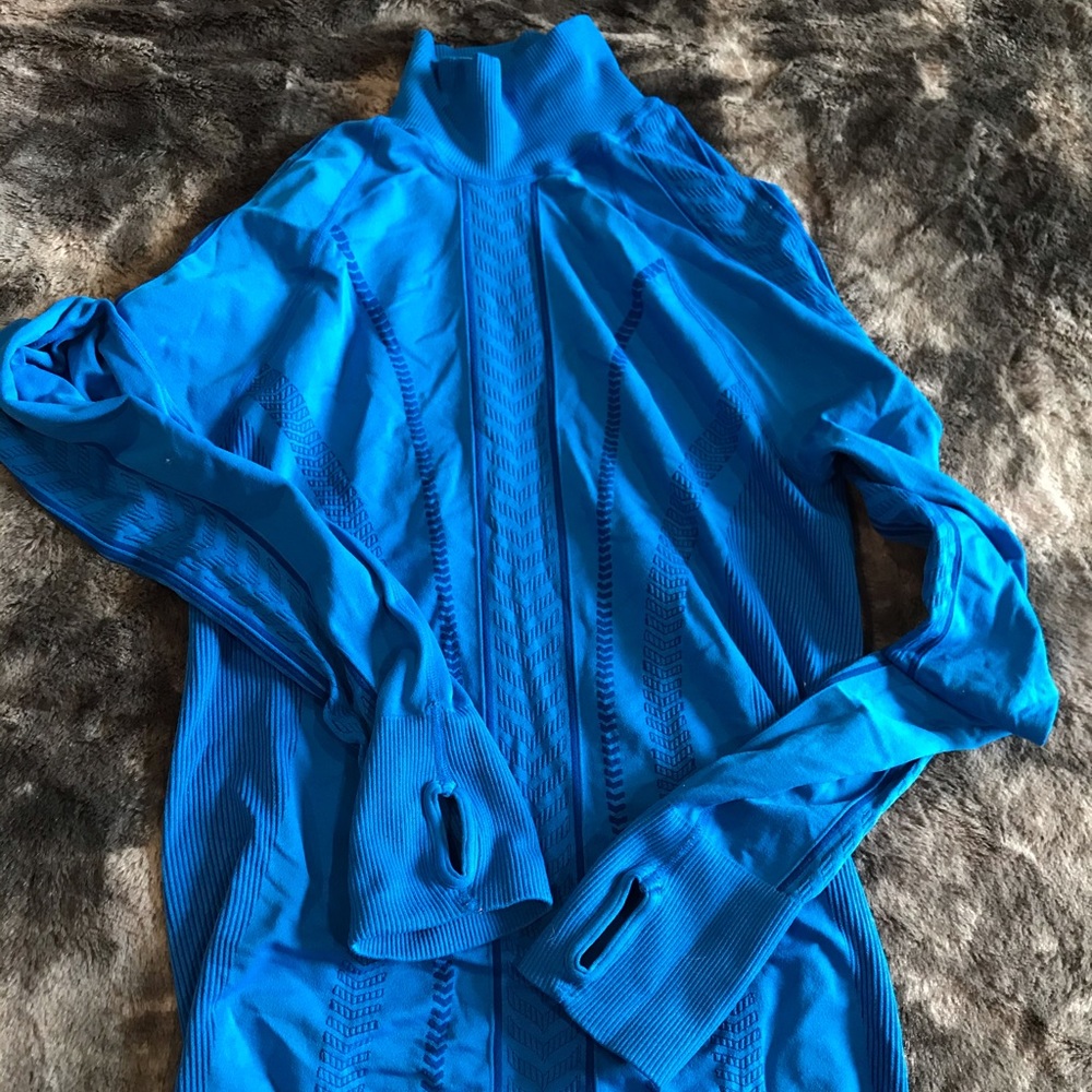 Blue Zella turtleneck workout top